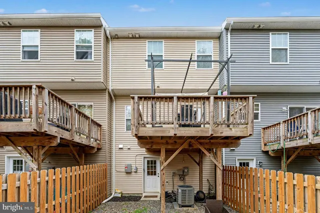 $2,550 | 2444 Drake Lane, Fredericksburg, VA 22408