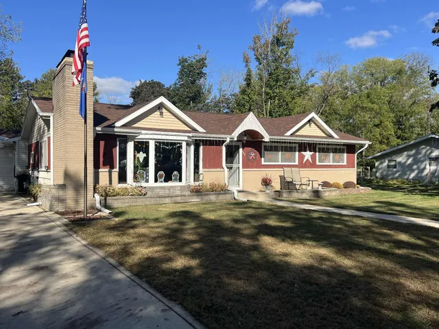 $325,000 | 644 Greenfield Street, Elkhorn, WI 53121