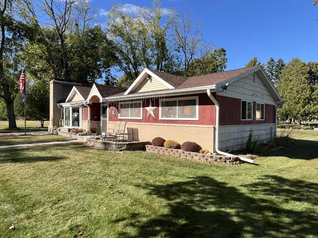 $325,000 | 644 Greenfield Street, Elkhorn, WI 53121