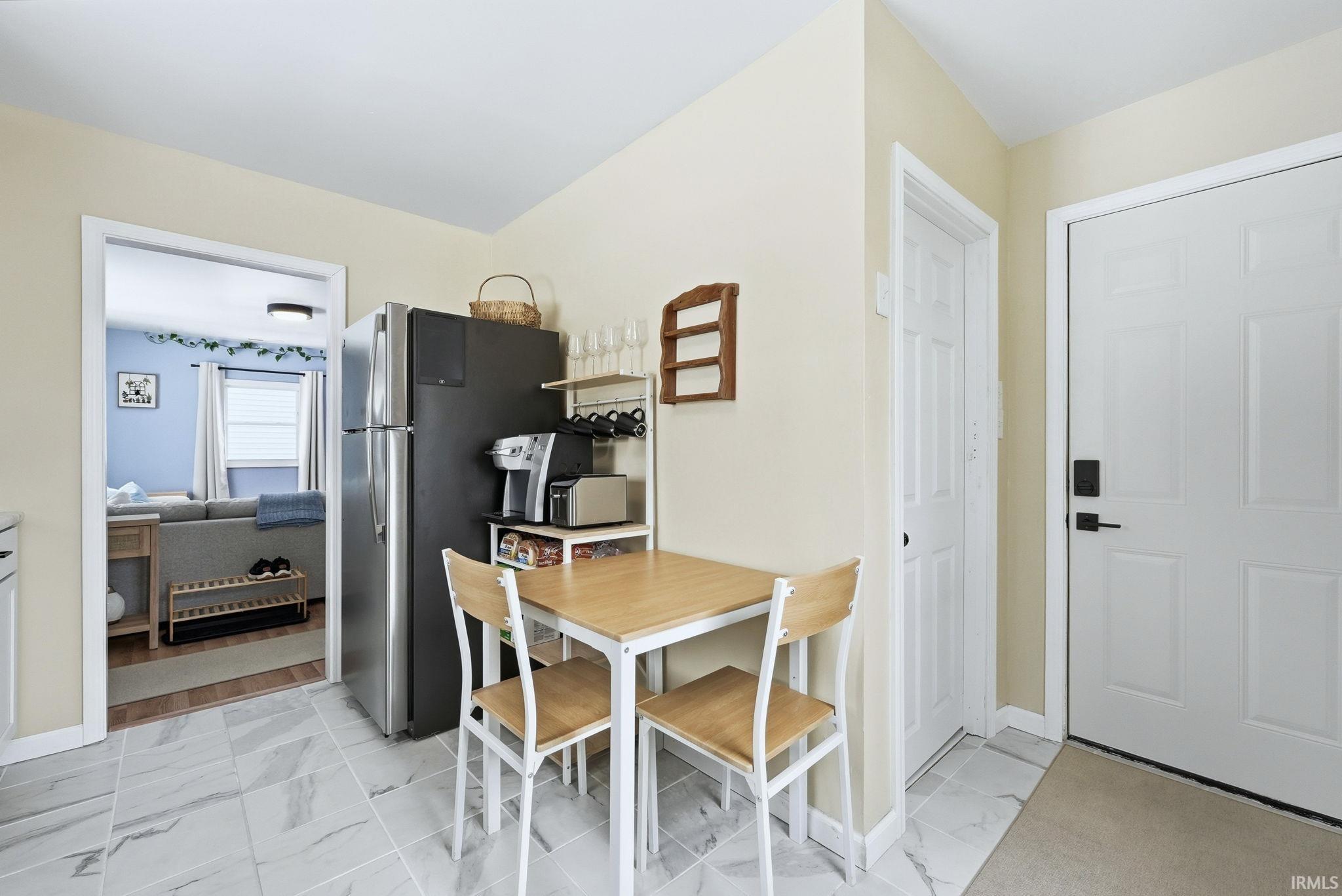 916 Baxter Street Fort Wayne, IN 46806 - Photo 11 of 34