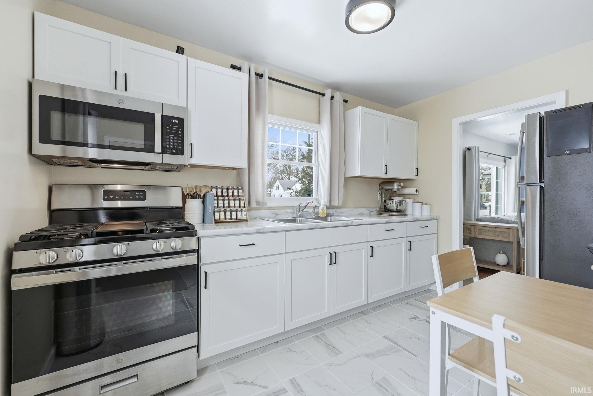 916 Baxter Street Fort Wayne, IN 46806 - Photo 12 of 34