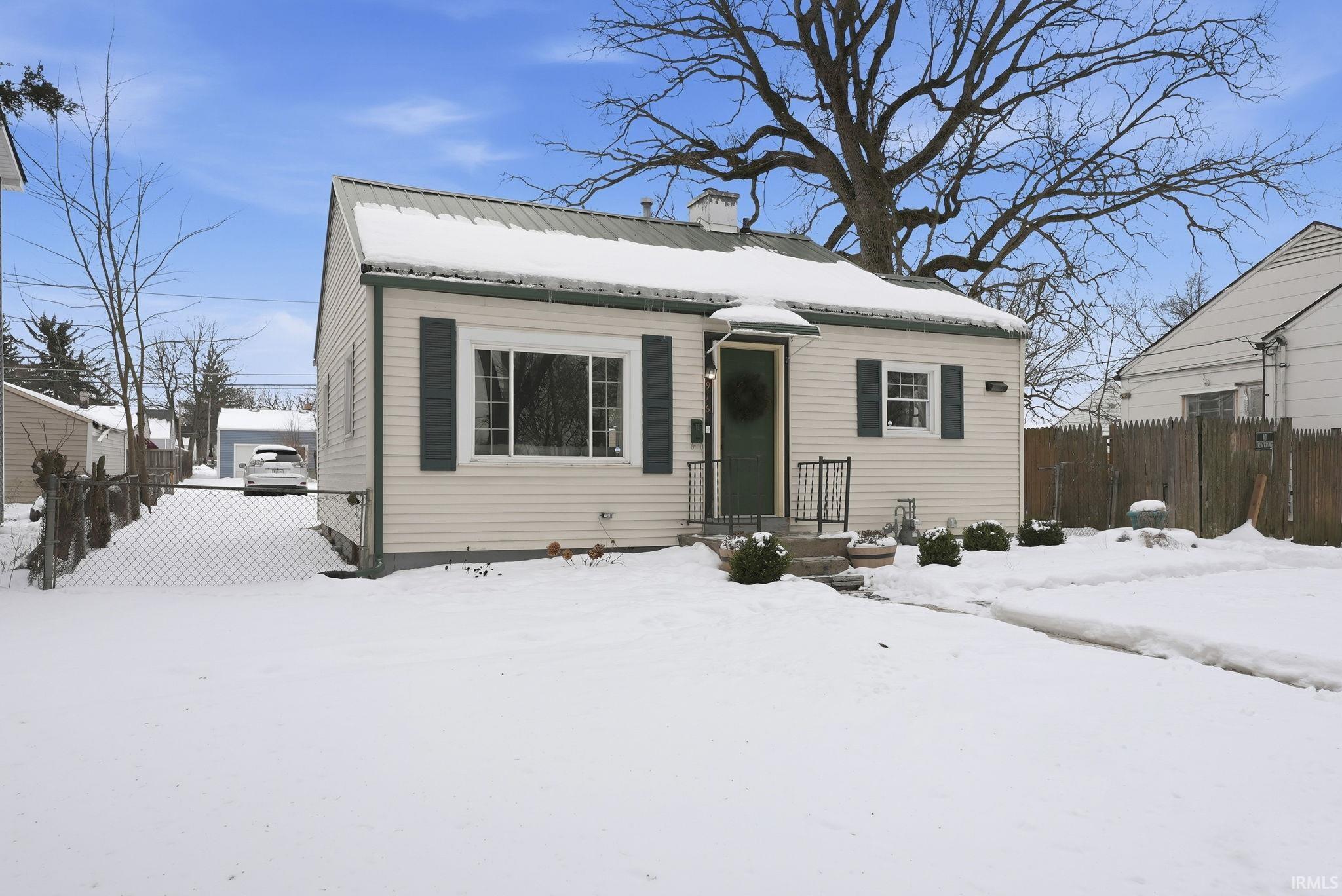 916 Baxter Street Fort Wayne, IN 46806 - Photo 3 of 34