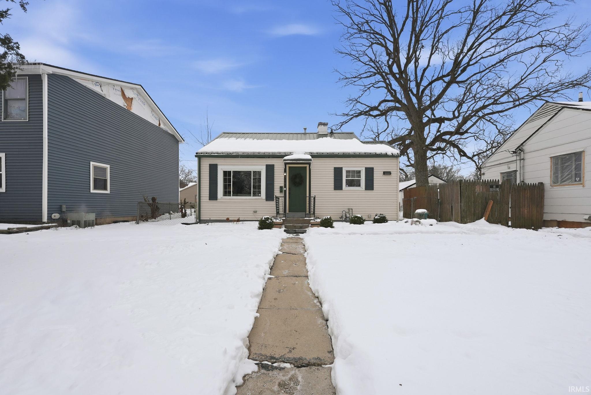 916 Baxter Street Fort Wayne, IN 46806 - Photo 5 of 34