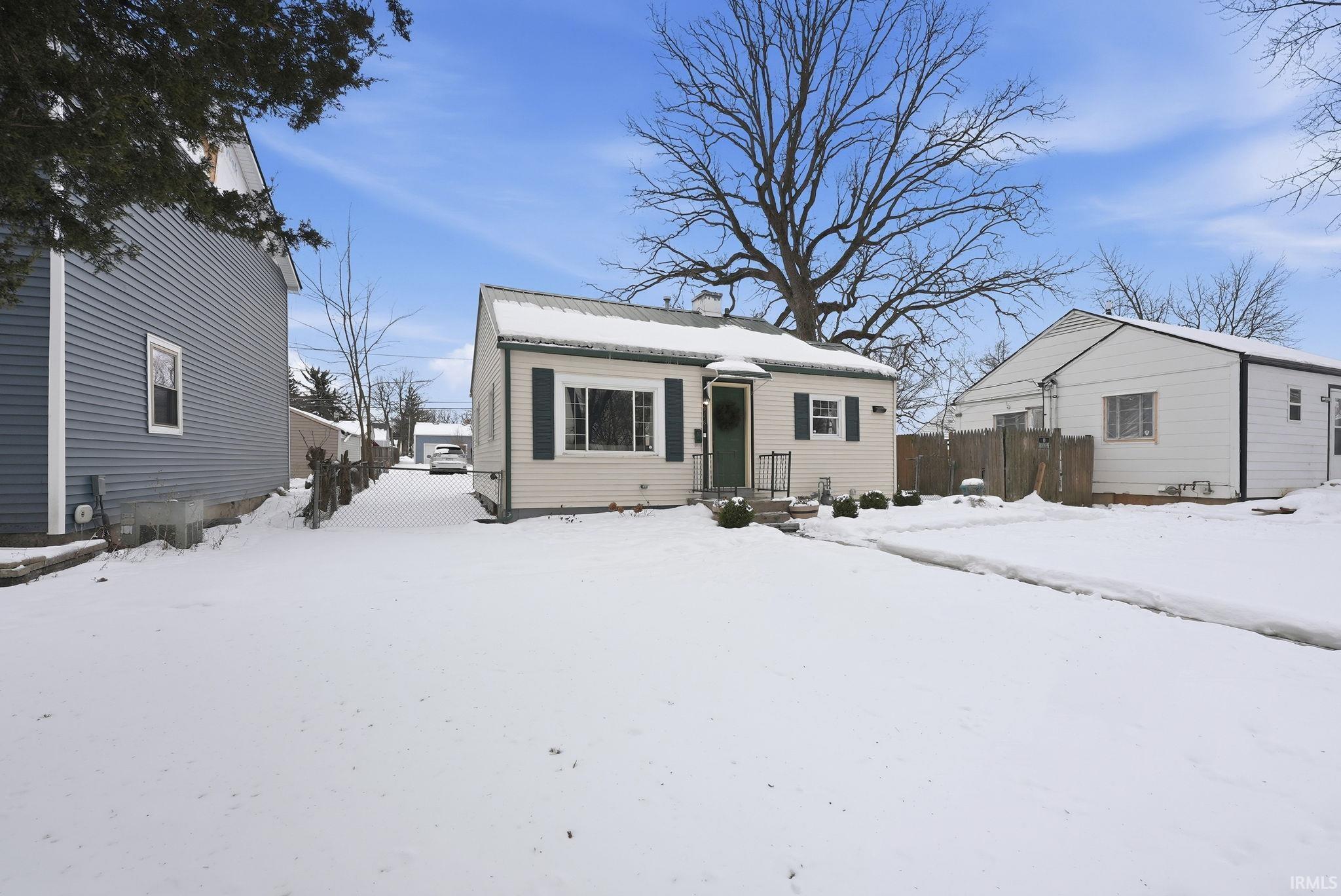 916 Baxter Street Fort Wayne, IN 46806 - Photo 6 of 34