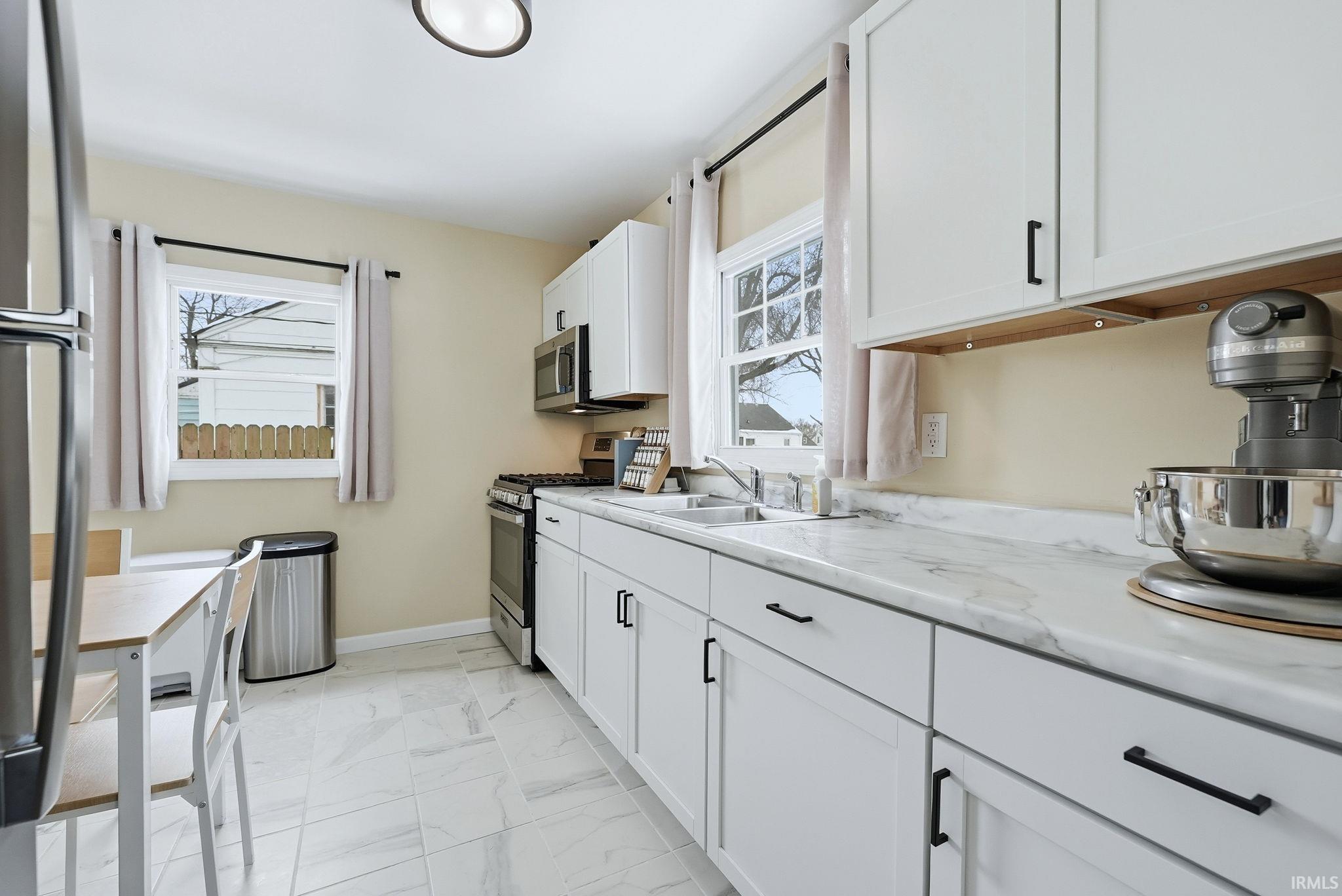 916 Baxter Street Fort Wayne, IN 46806 - Photo 9 of 34