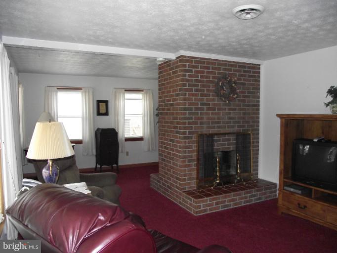 3110 Holland Cliffs Road Huntingtown, MD 20639 - Photo 22 of 28 Living Room