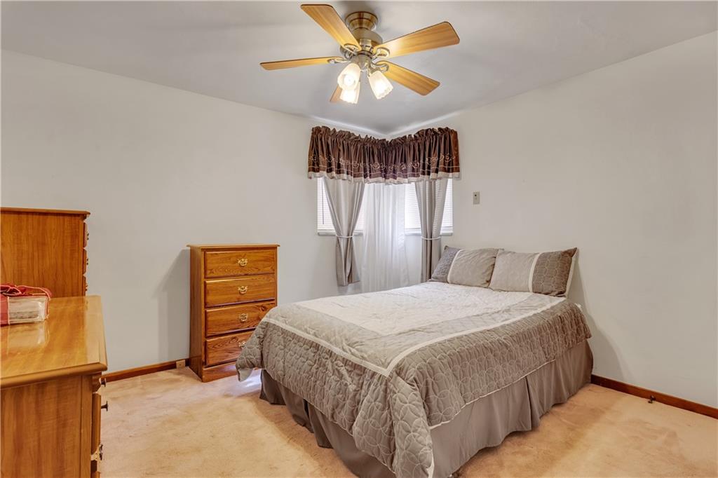 1052 Universal Road Pittsburgh, PA 15235 - Photo 14 of 23 Gallery Image 14