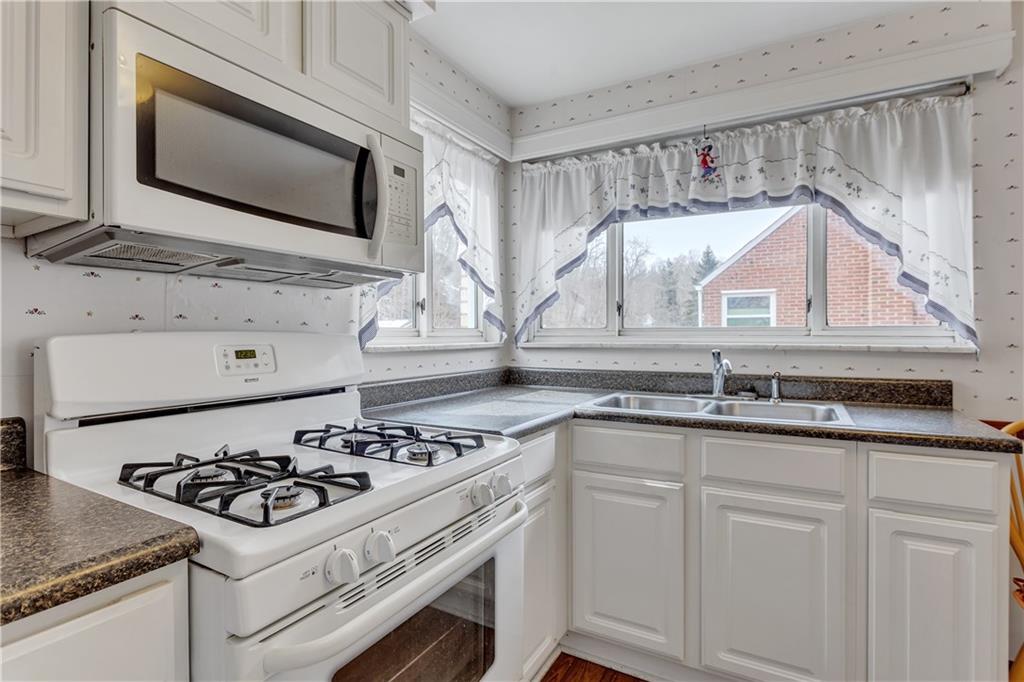 1052 Universal Road Pittsburgh, PA 15235 - Photo 8 of 23 Gallery Image 8