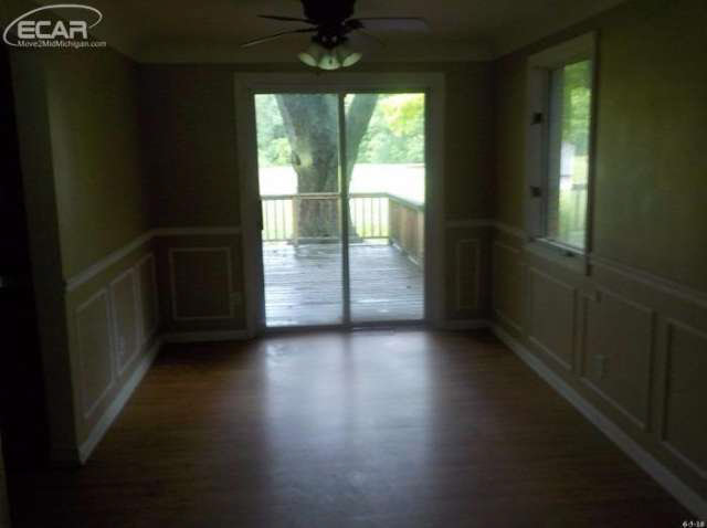 4327 Fenton Road Burton, MI 48529 - Photo 5 of 8 21175705-4.JPG
