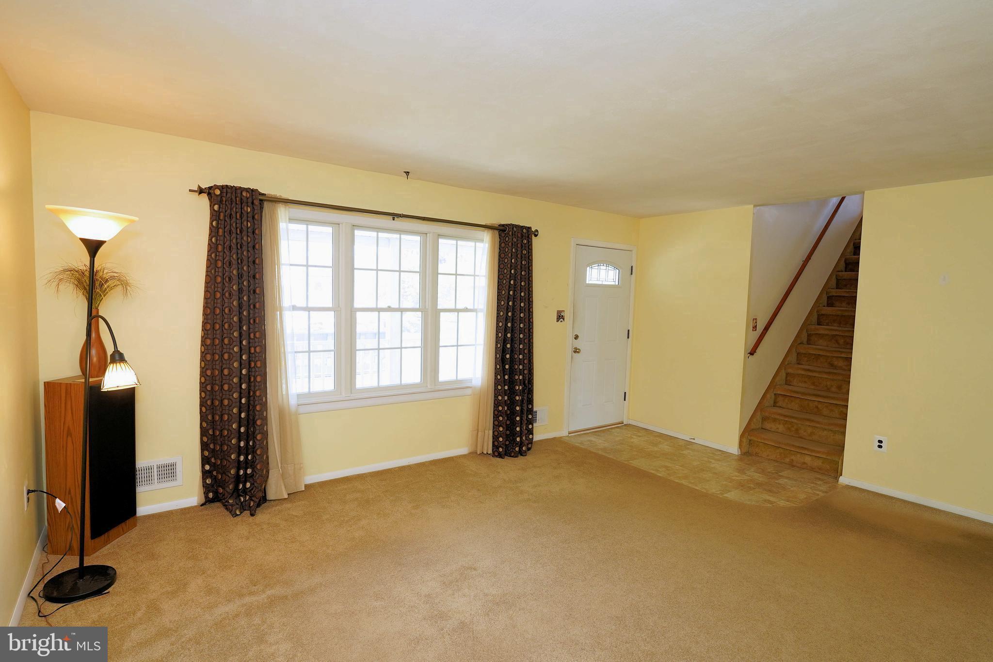 11 Banbury Road Hamilton, NJ 08690 - Photo 4 of 31 Living Room