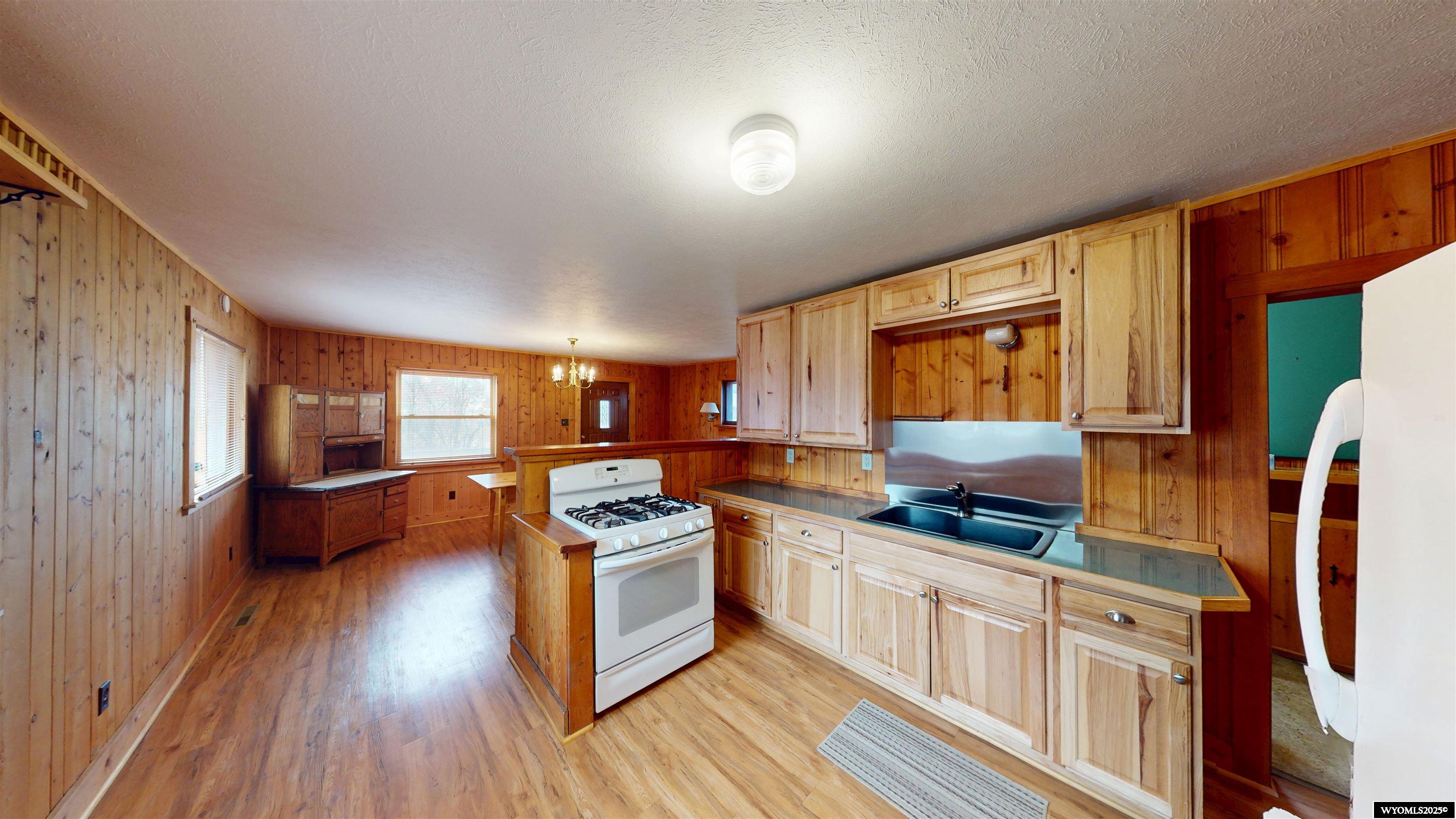 442 Eugene Street Lander, WY 82520 - Photo 13 of 47