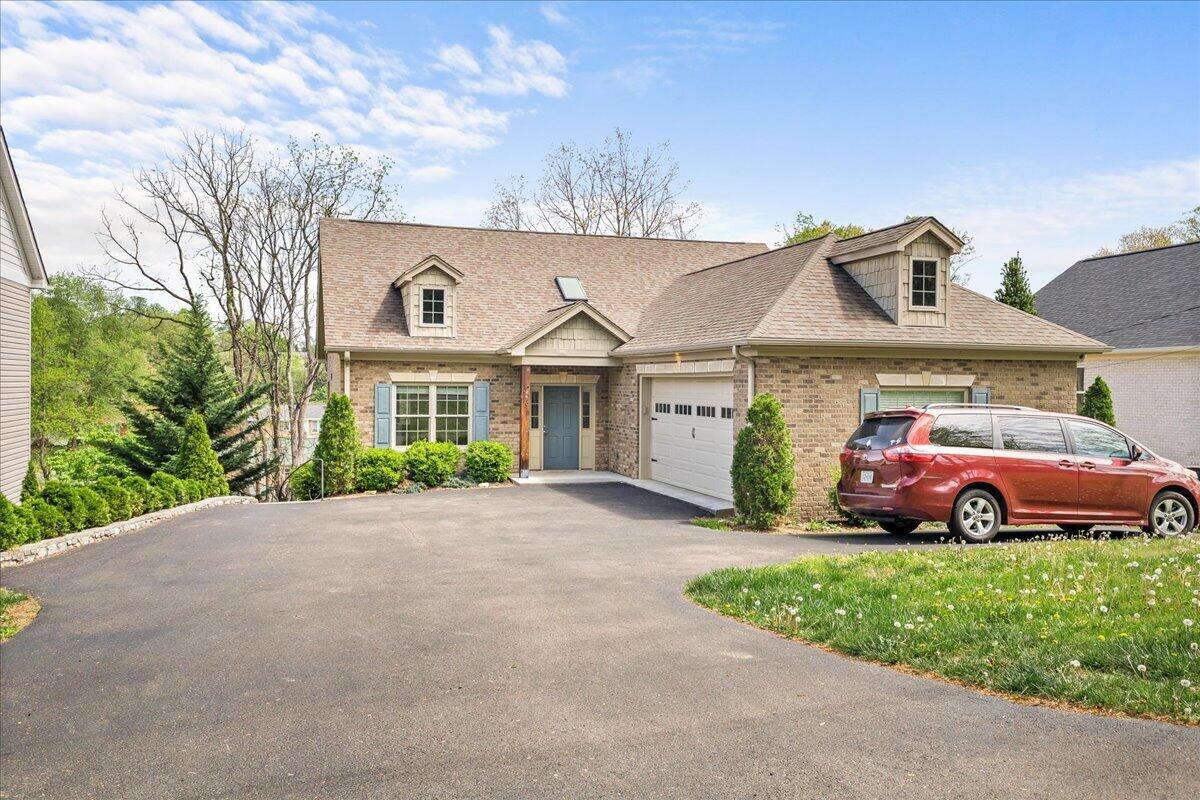 2756 McVitty Road Roanoke, VA 24018 - Photo 2 of 48 05-2756 McVitty Rd-5