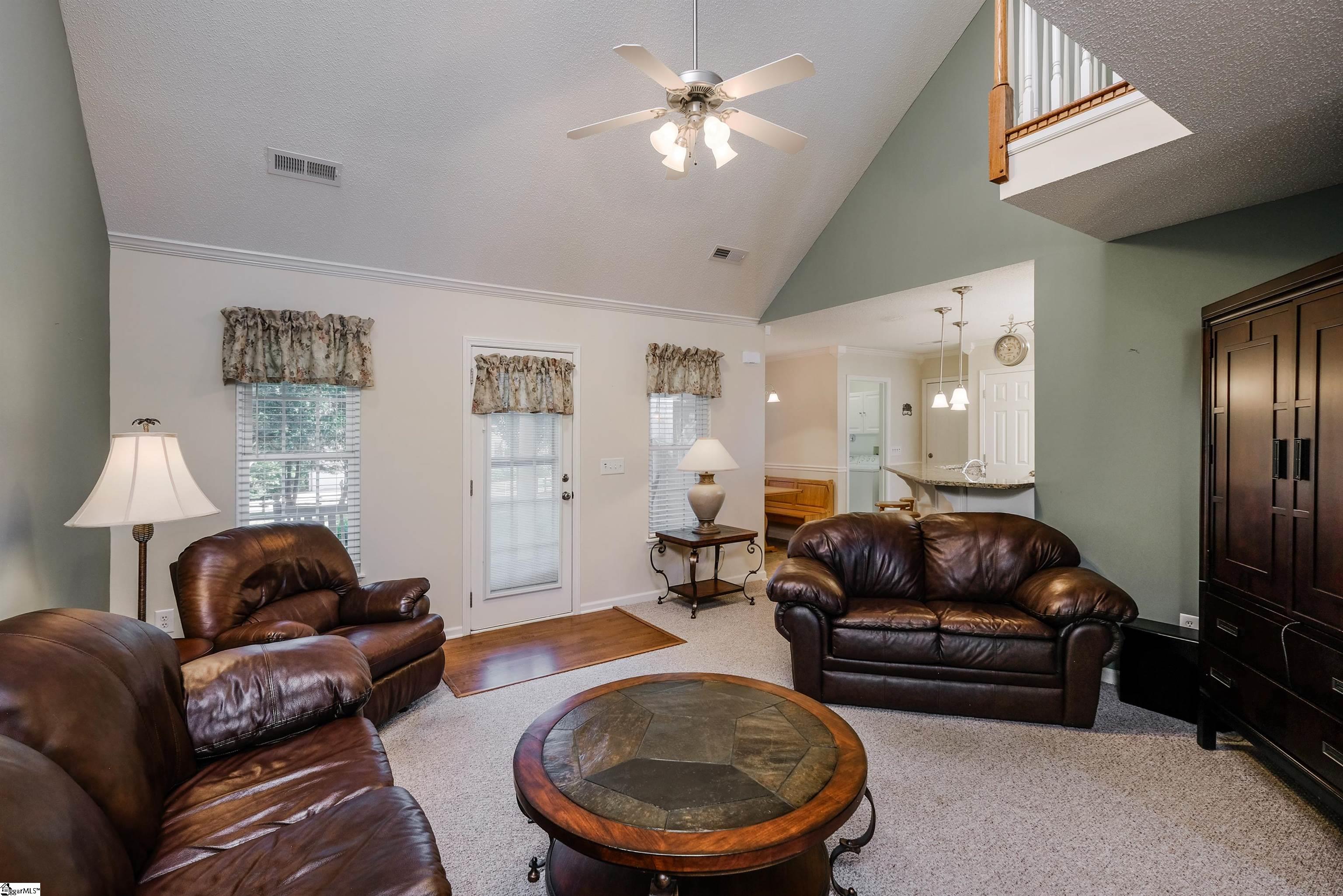 192 Walker Point Seneca, SC 29672 - Photo 4 of 25 Gallery Image 4