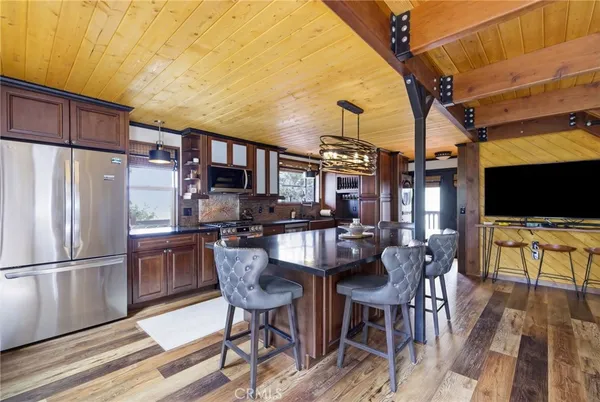 $575,000 | 170 Fir Terrace, Cedar Glen, CA 92321