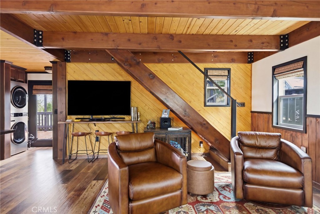 170 Fir Terrace Cedar Glen, CA 92321 - Photo 12 of 48 Living Room