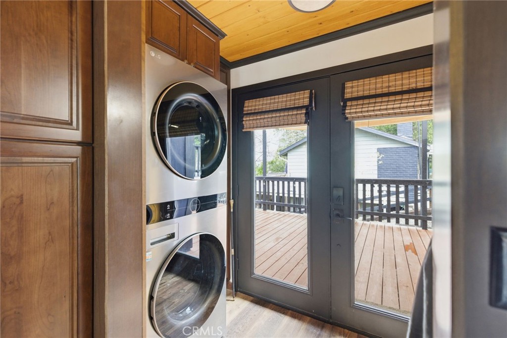 170 Fir Terrace Cedar Glen, CA 92321 - Photo 14 of 48 Laundry Area/ Mud Room