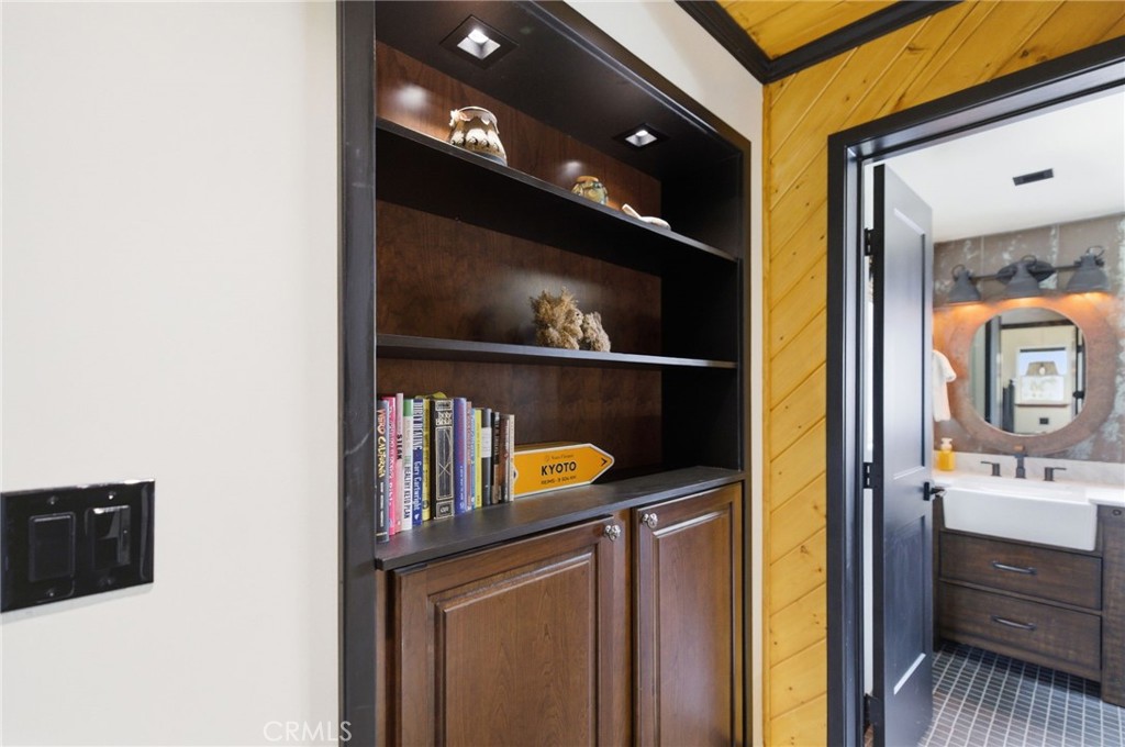 170 Fir Terrace Cedar Glen, CA 92321 - Photo 26 of 48 2nd Floor Hall