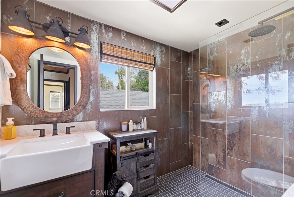 170 Fir Terrace Cedar Glen, CA 92321 - Photo 27 of 48 2nd Floor Bath