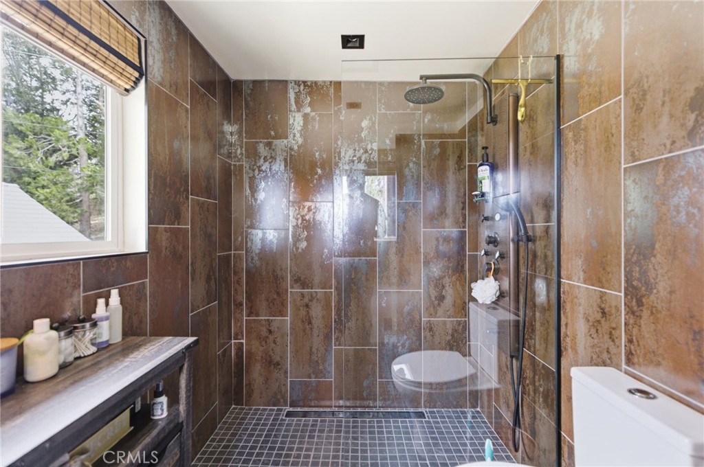 170 Fir Terrace Cedar Glen, CA 92321 - Photo 28 of 48 2nd Floor Bath