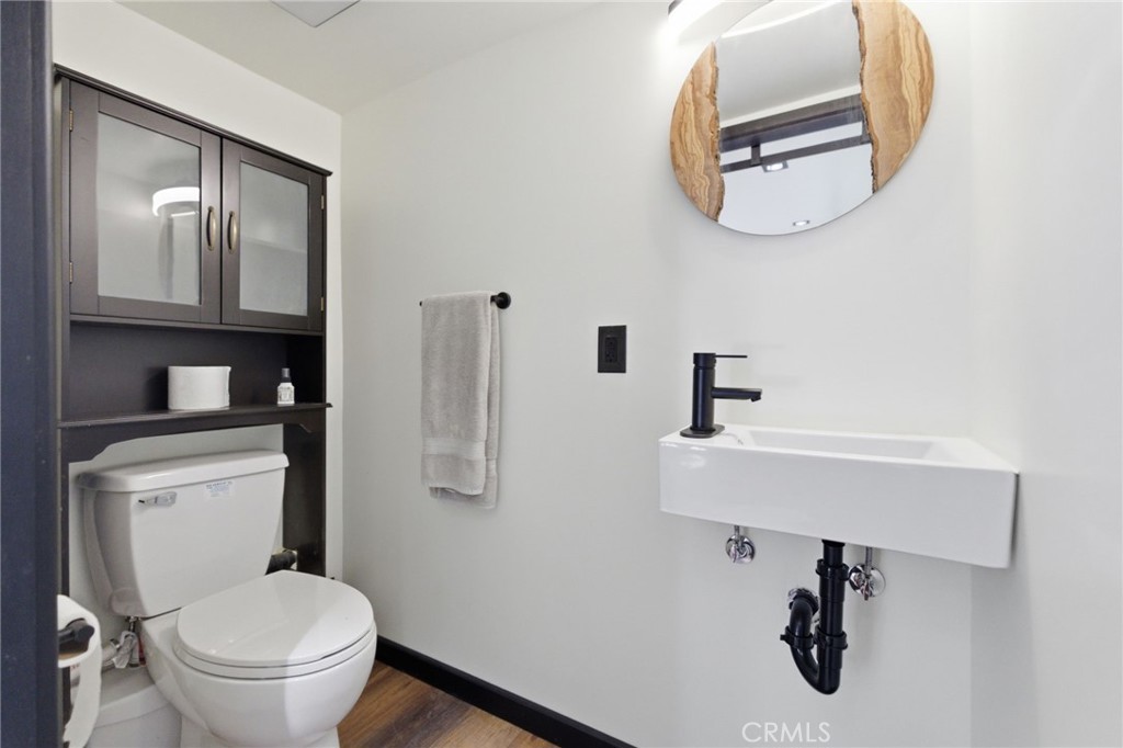 170 Fir Terrace Cedar Glen, CA 92321 - Photo 32 of 48 Guest Suite Bath