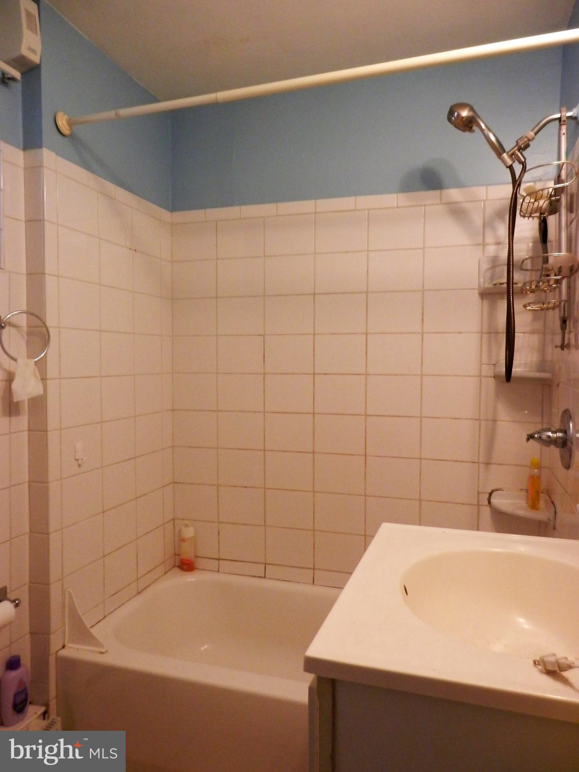 306 Front Street Delran, NJ 08075 - Photo 11 of 18 Bath room