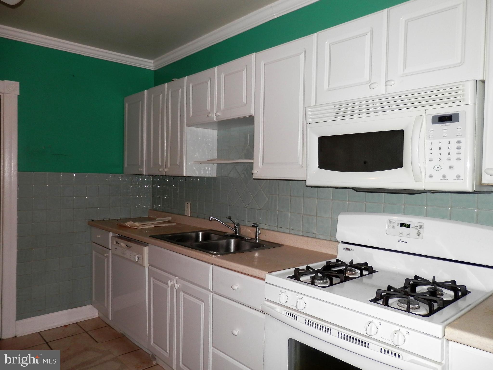 306 Front Street Delran, NJ 08075 - Photo 8 of 18 kitchen