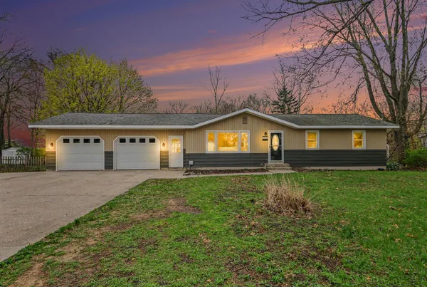 $375,000 | 2506 Brookdale Drive, Holland, MI 49424
