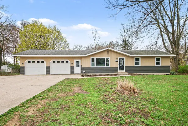 $375,000 | 2506 Brookdale Drive, Holland, MI 49424