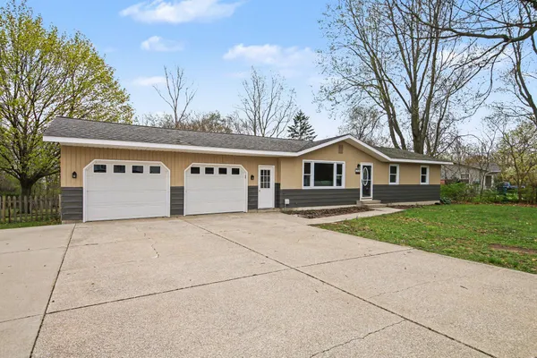 $375,000 | 2506 Brookdale Drive, Holland, MI 49424