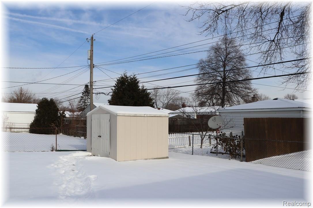 25026 Rubin Road Warren, MI 48089 - Photo 37 of 40 36.jpg