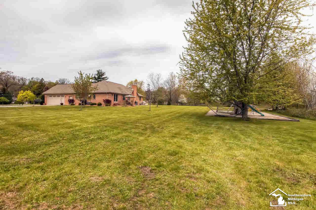 8802 Exeter Carleton, MI 48117 - Photo 4 of 42 21137514-3.JPG