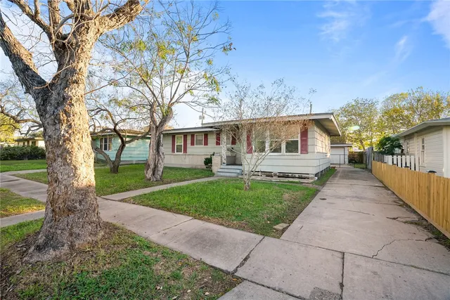 a view of a house with a backyard