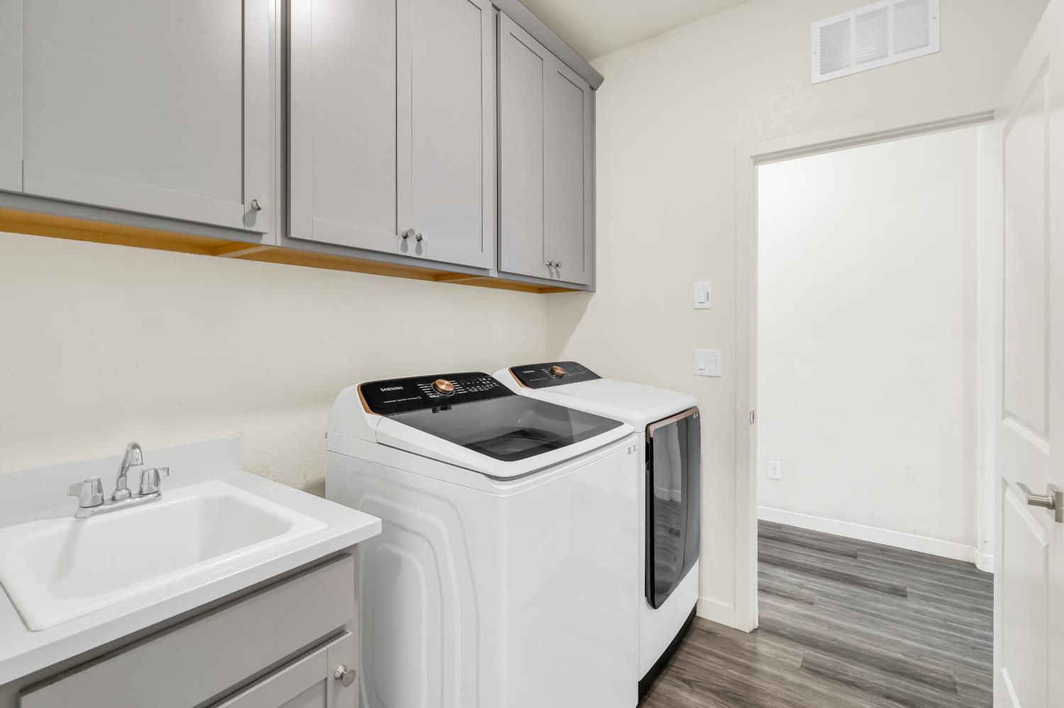 2766 Dockside Street Sacramento, CA 95833 - Photo 12 of 66