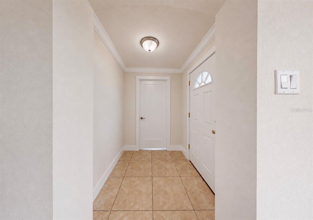 404 12th Street Southwest Ruskin, FL 33570 - Photo 17 of 49