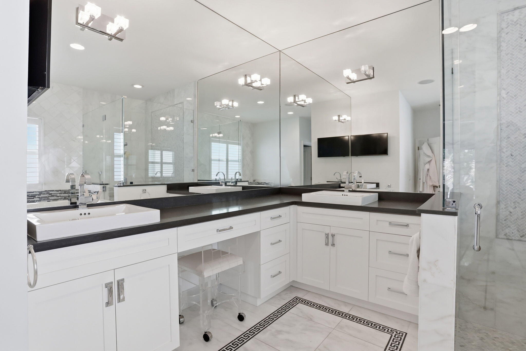 309 Northeast 8th Avenue Delray Beach, FL 33483 - Photo 23 of 43 a large kitchen with a sink and cabinets