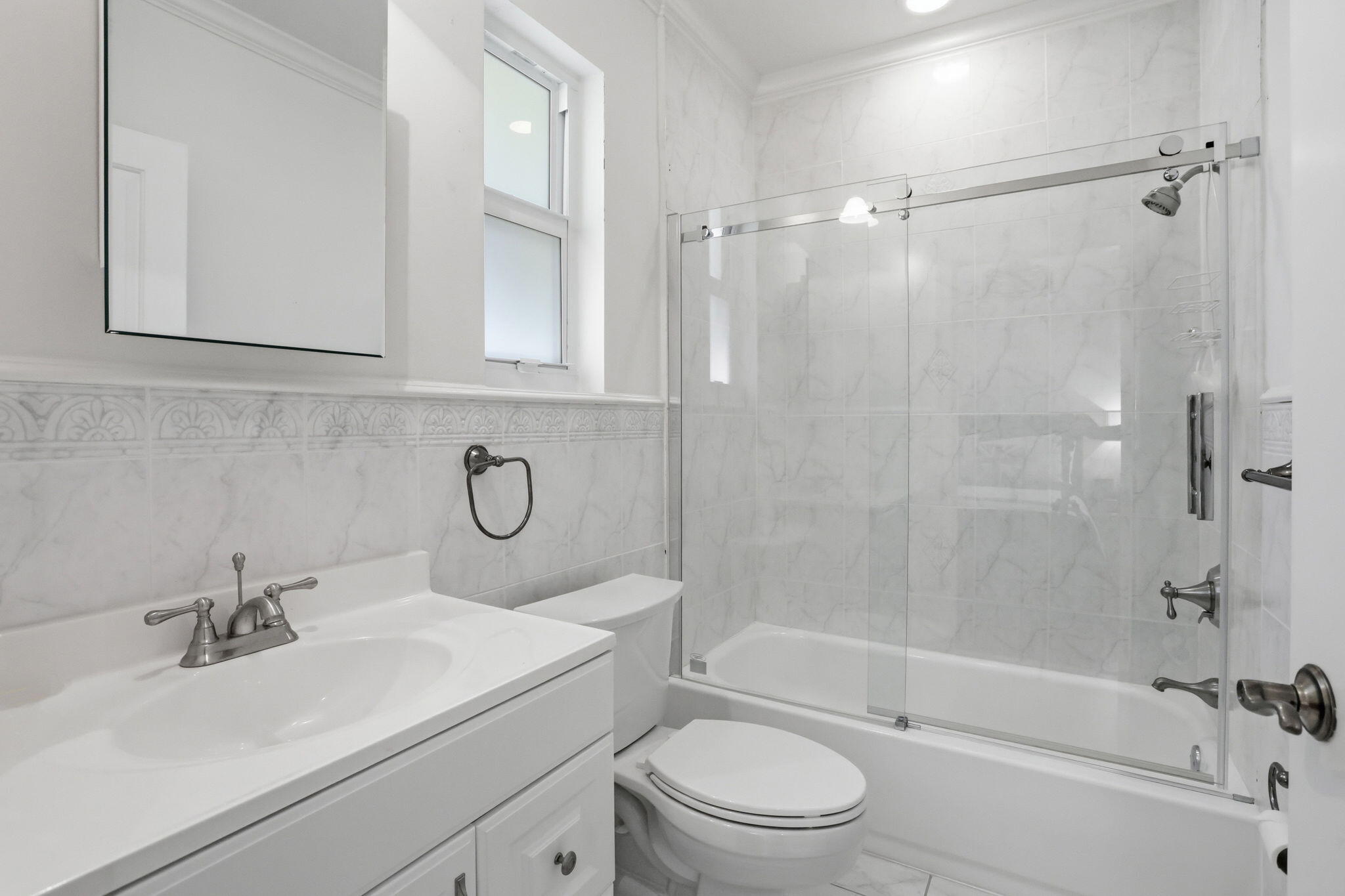 309 Northeast 8th Avenue Delray Beach, FL 33483 - Photo 30 of 43 a bathroom with a sink a toilet and a bathtub