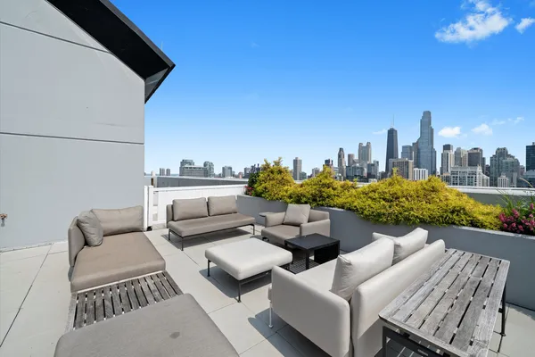 $325,000 | 375 West Erie Street, Unit 408, Chicago, IL 60654