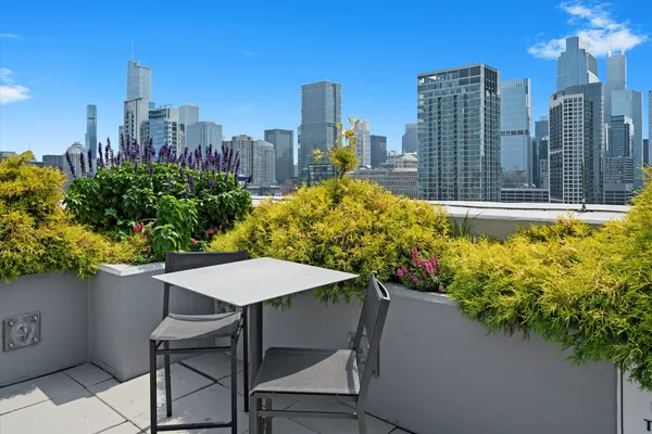 $325,000 | 375 West Erie Street, Unit 408, Chicago, IL 60654