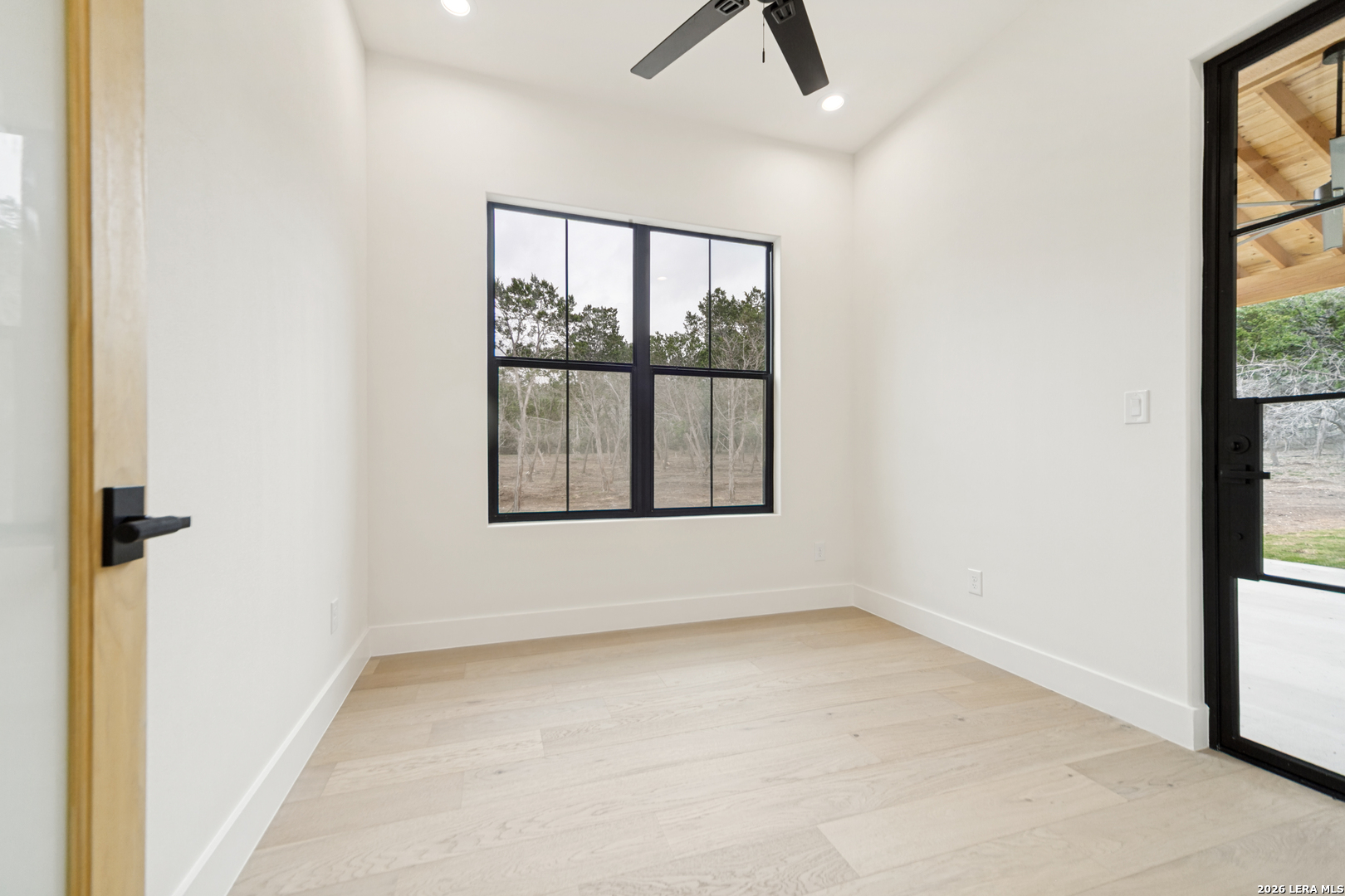 129 Aermotor Lane Boerne, TX 78006 - Photo 19 of 25 an empty room with a window