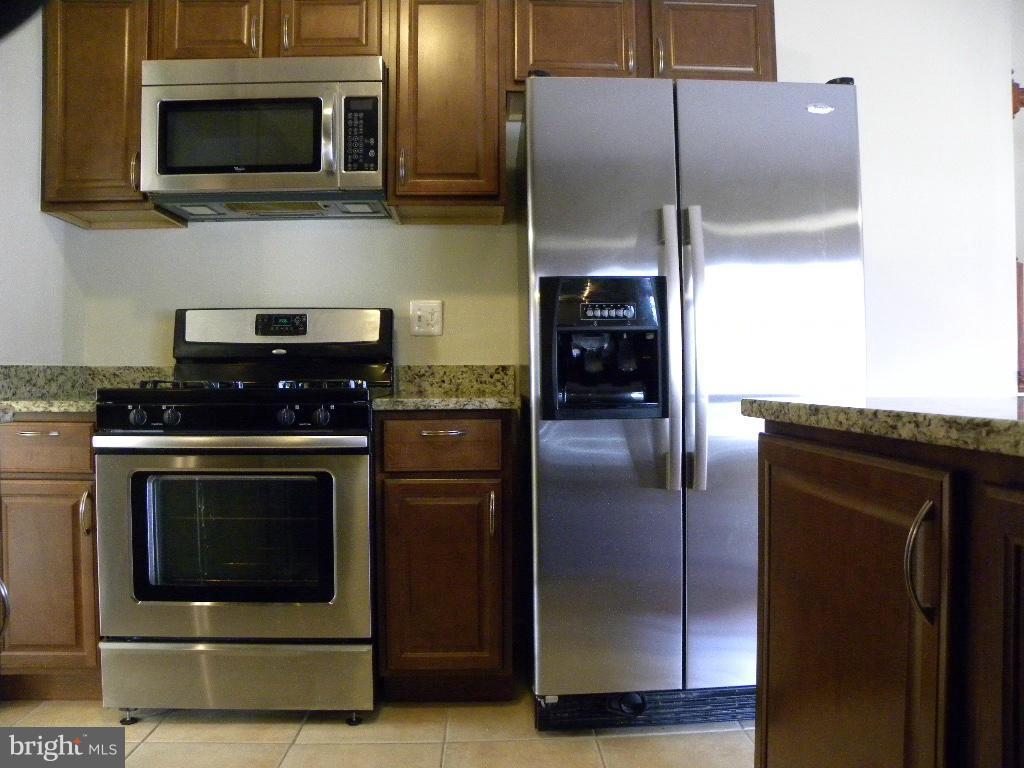 4418 Roundhill Road Alexandria, VA 22310 - Photo 3 of 17 Kitchen