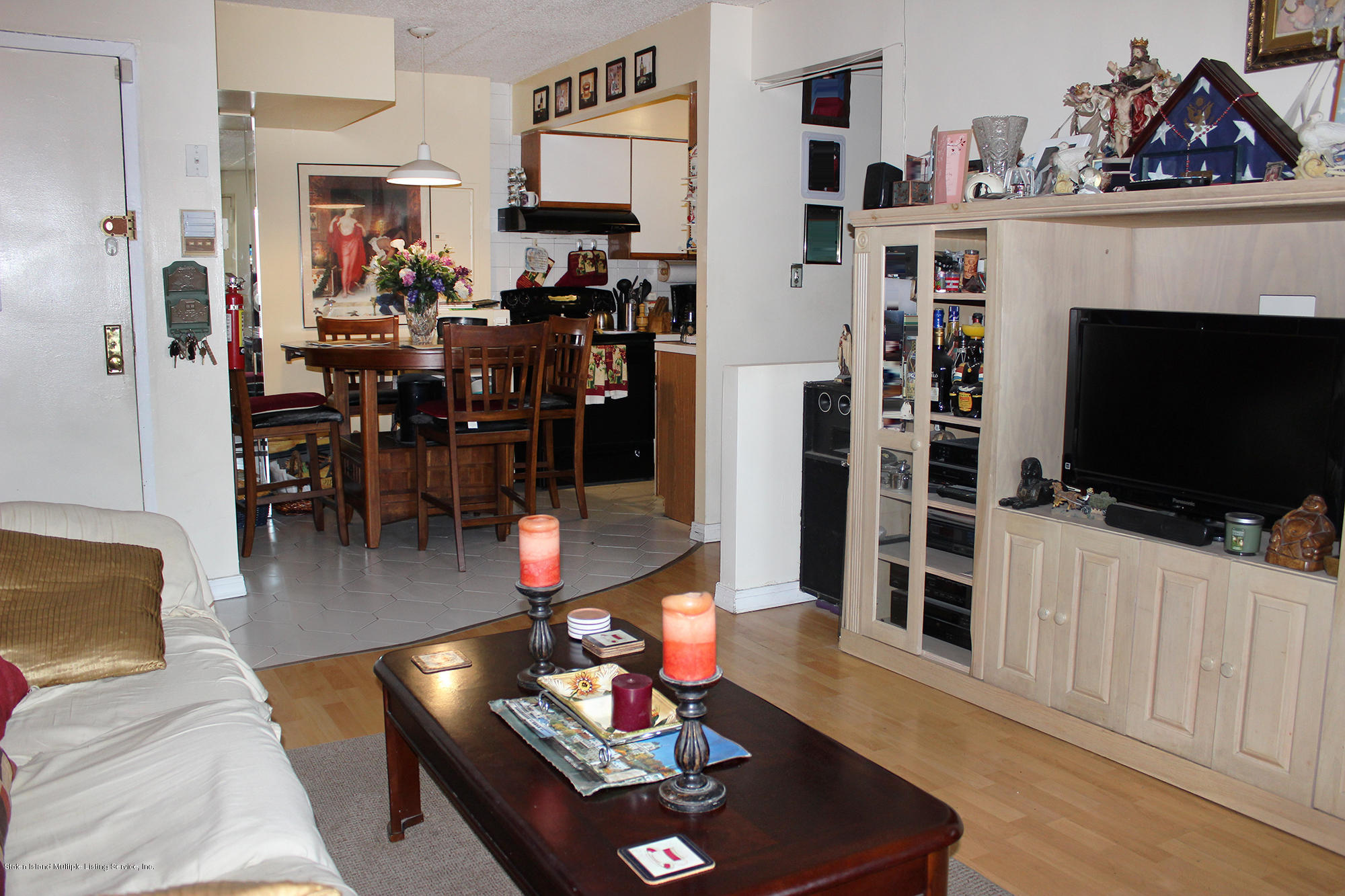 490 Clove Road, Unit 3D Staten Island, NY 10310 - Photo 4 of 18 IMG_2877