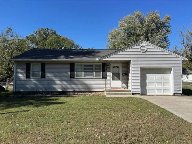 $135,000 | 1833 North Cedar Street, Nevada, MO 64772