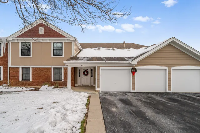 $2,350 | 327 Wildberry Court, Unit C2, Schaumburg, IL 60193