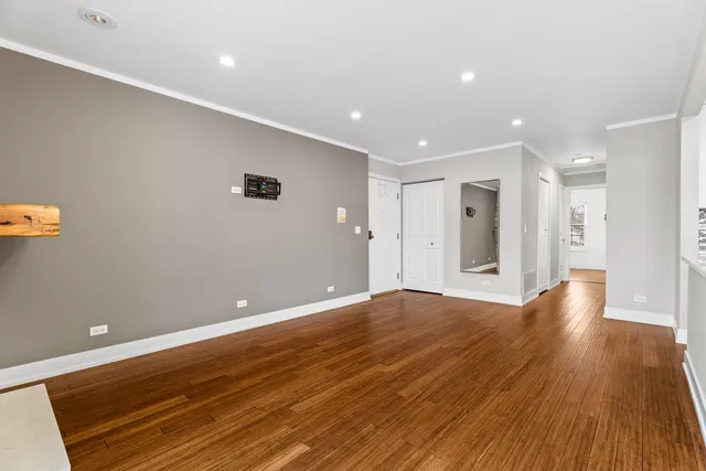 $2,350 | 327 Wildberry Court, Unit C2, Schaumburg, IL 60193