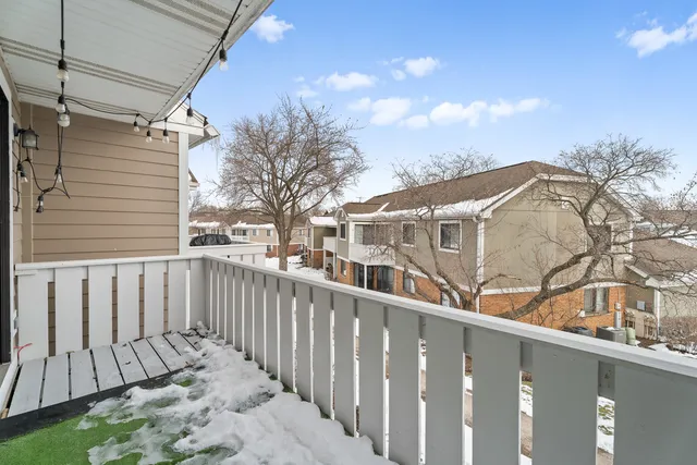 $2,350 | 327 Wildberry Court, Unit C2, Schaumburg, IL 60193