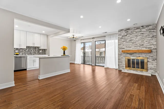 $2,350 | 327 Wildberry Court, Unit C2, Schaumburg, IL 60193