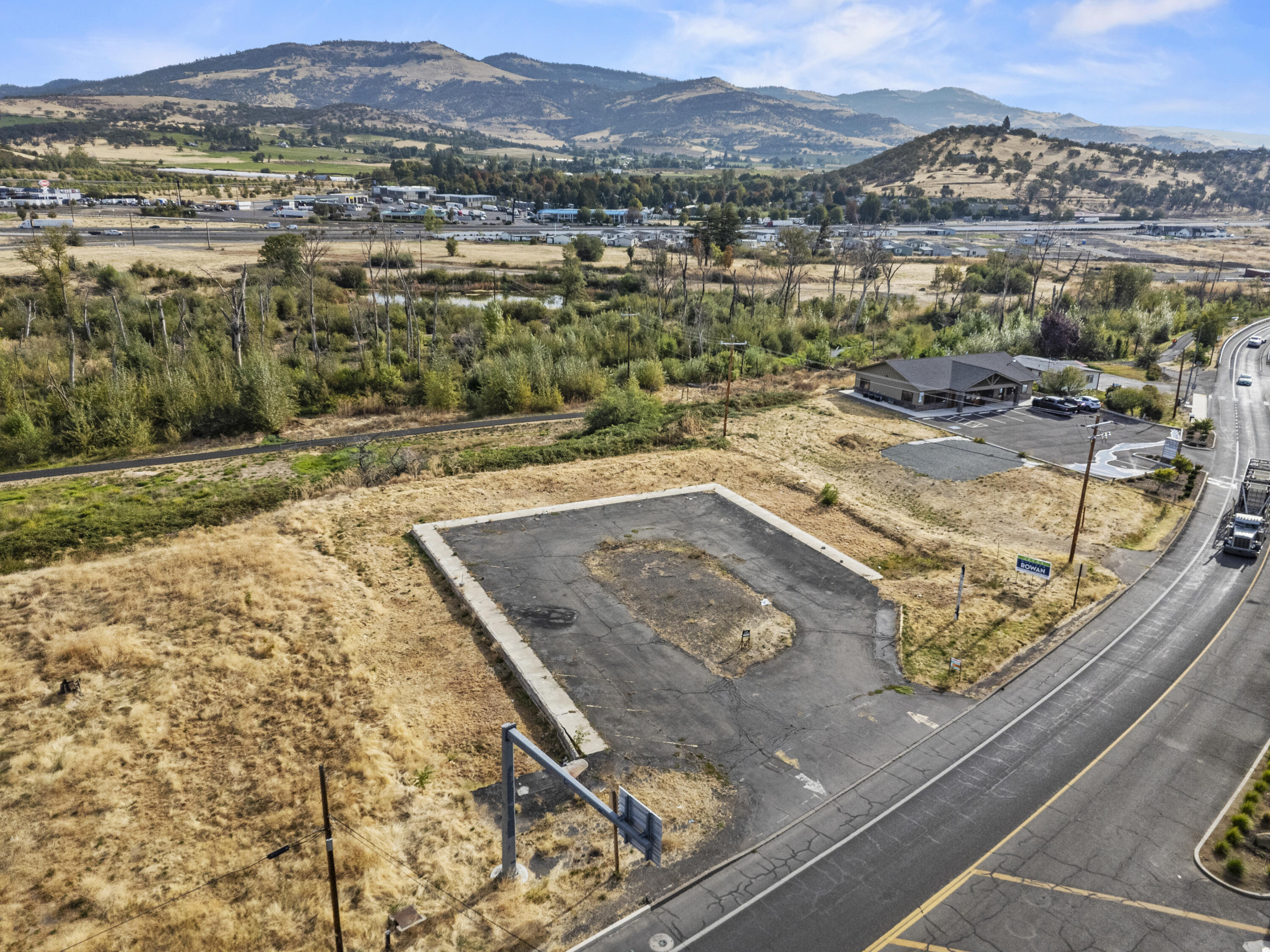 510 North Main Street Phoenix, OR 97535 - Photo 9 of 15 510 North Main - Drone - 02