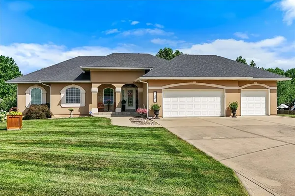 $565,000 | 1401 Ann Circle, Excelsior Springs, MO 64024