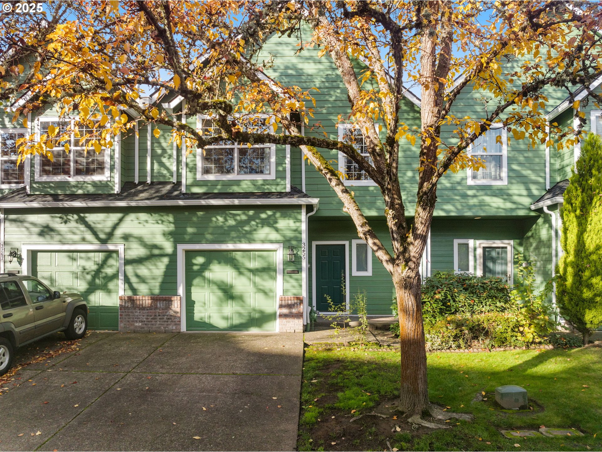 3255 Southwest 179th Terrace Beaverton, OR 97003 - Photo 2 of 38 a front view of house with yard