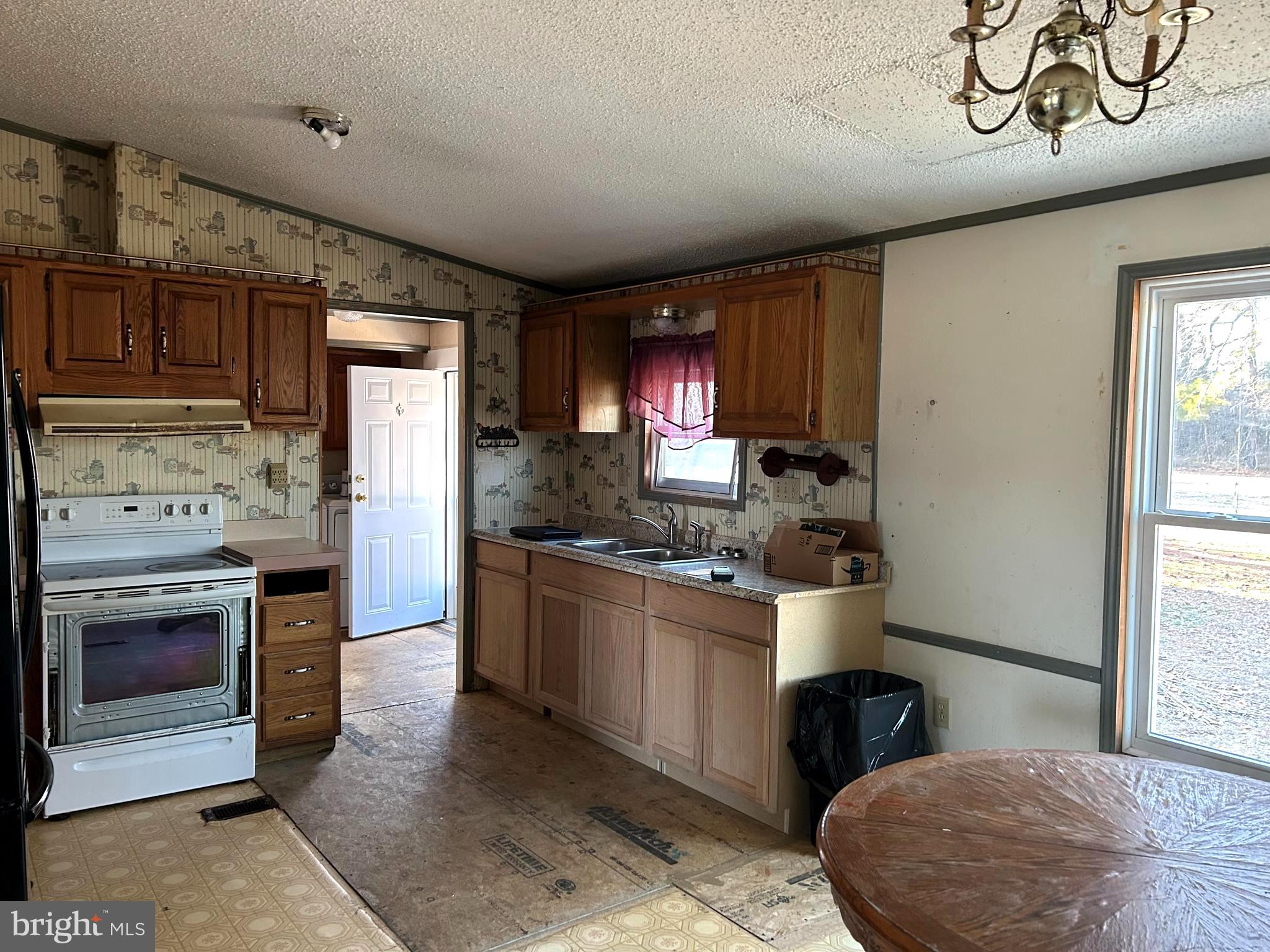 3450 Indian Bone Road Cambridge, MD 21613 - Photo 8 of 14 a kitchen with a stove and a refrigerator